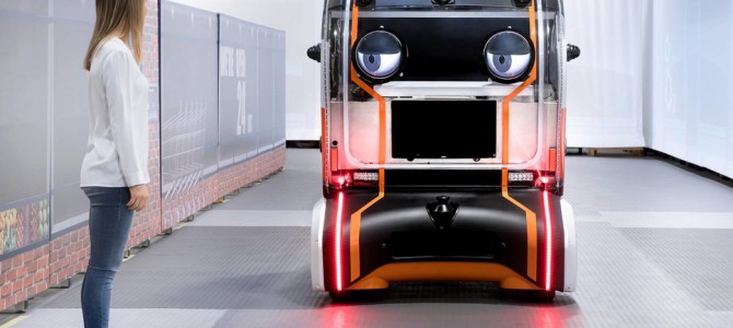 【自動運転・新技術】大きな目で歩行者とアイコンタクト、ジャガー・ランドローバーの自動運転実験車