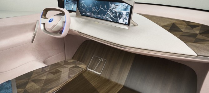 【新技術・自動運転】BMWの次世代自動運転EVを仮想ドライブ、音声アシスト体験も