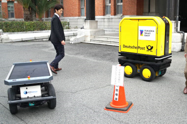 【施策・自動運転】自動配送ロボ、公道で実験可能に　短距離輸送で活用