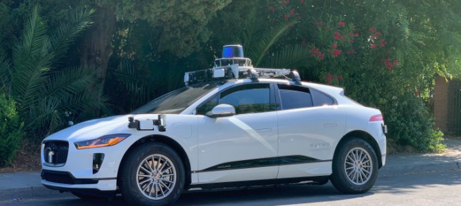 【話題・自動運転】Waymoがついに電動CUV車Jaguar I-Paceを公道上で自動運転