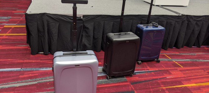 【話題・自動運転】自走式スーツケースは流行するのか