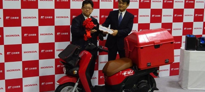 【話題】ホンダ 安部常務「生活に溶け込むよう期待」…日本郵便に電動二輪車を初納入