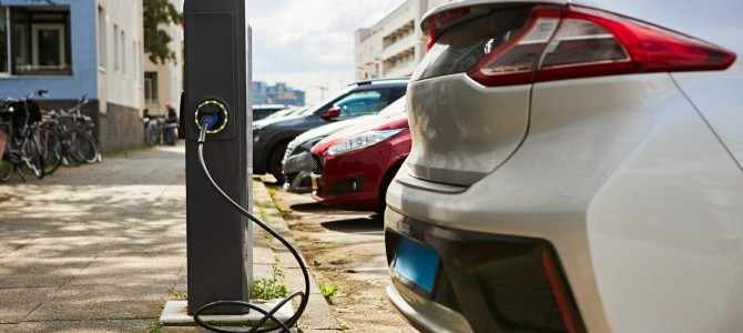 【話題】自動車の二酸化炭素排出量に関する研究結果～環境に良いのは圧倒的に電気自動車