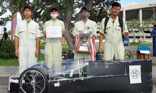 【話題】電気自動車レース、那覇工が6連覇 ワイパーのモーター使い競う 県高校大会