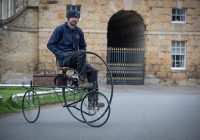 【話題】ギュスターヴ・トルヴェの電動三輪車　レプリカでパリを走る