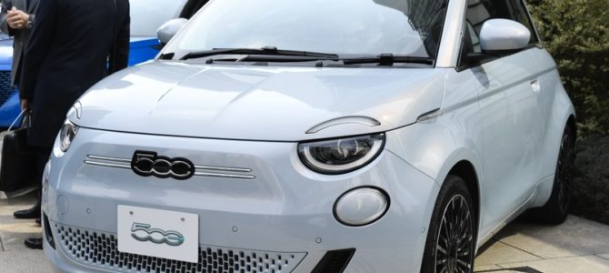 【話題・新製品】フィアット 500e…新型EV、ステランティスジャパン発足で展示