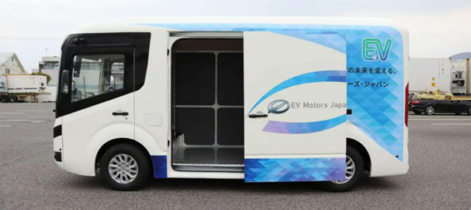 【話題・新製品】EVモーターズ・ジャパンが物流用小型EVトラックを初公開＆大型路線EVバスを初納車