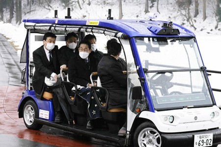 【施策・自動運転】岸田首相、自動運転普及に意欲 過疎地で「実用的」