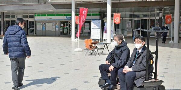【話題・次世代モビリティ】ベンチ型自動運転車両の試乗体験 佐賀駅前で 2月24、25日も開催