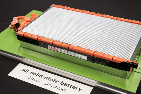 【話題・新技術・電池】トヨタ、27年にも全固体電池EV投入　充電10分1200キロ