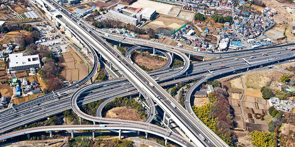 【話題・未来】今後の高速道路は「車線を狭くする」 そして「鉄道みたいなイメージ」に