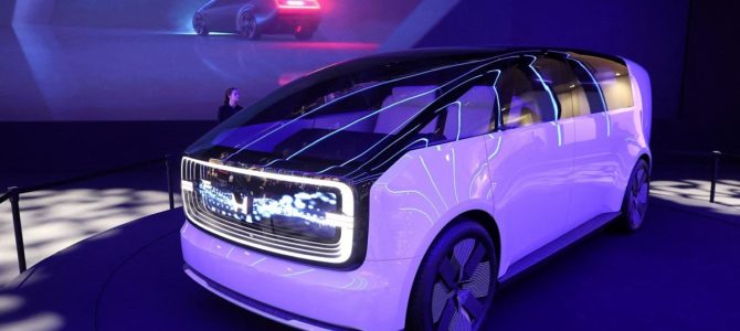 【自動運転・未来】最近のコンセプトカーあるある「顔にモニター」は何のため？答えに潜む「車の未来」
