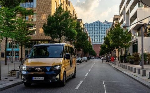 【自動運転・海外】「1万台の自動運転バス」計画の衝撃 フォルクスワーゲンも参画